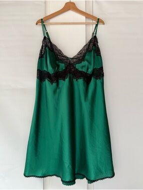 Cacique Lingerie Nightgown Green Satin Black Lace Size 18/20 XXL SW20